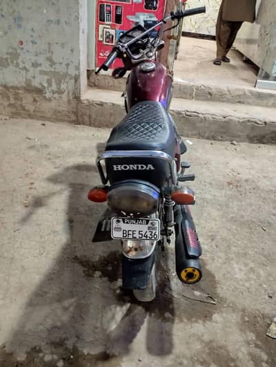 hunda 2023 ke end pr Liya huwa nmbr b end par lga