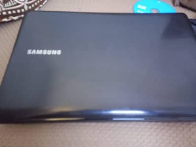 Samsung laptop  4 gb ram, 320 gb storage 16 inch screen numpad