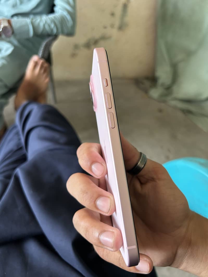 Apple iPhone 15 plus 3