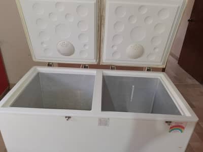 Deep freezer and refregerator