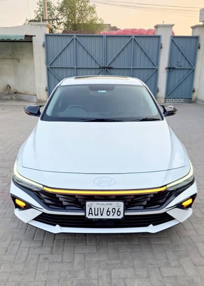 Hyundai Elantra Hybrid 2025