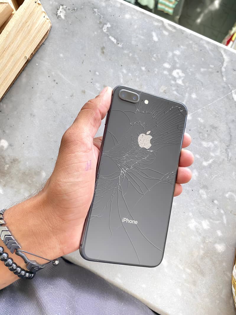 Apple iPhone 8 Plus 0