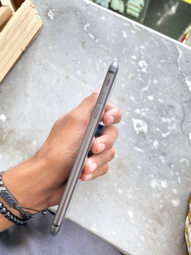 Apple iPhone 8 Plus 2