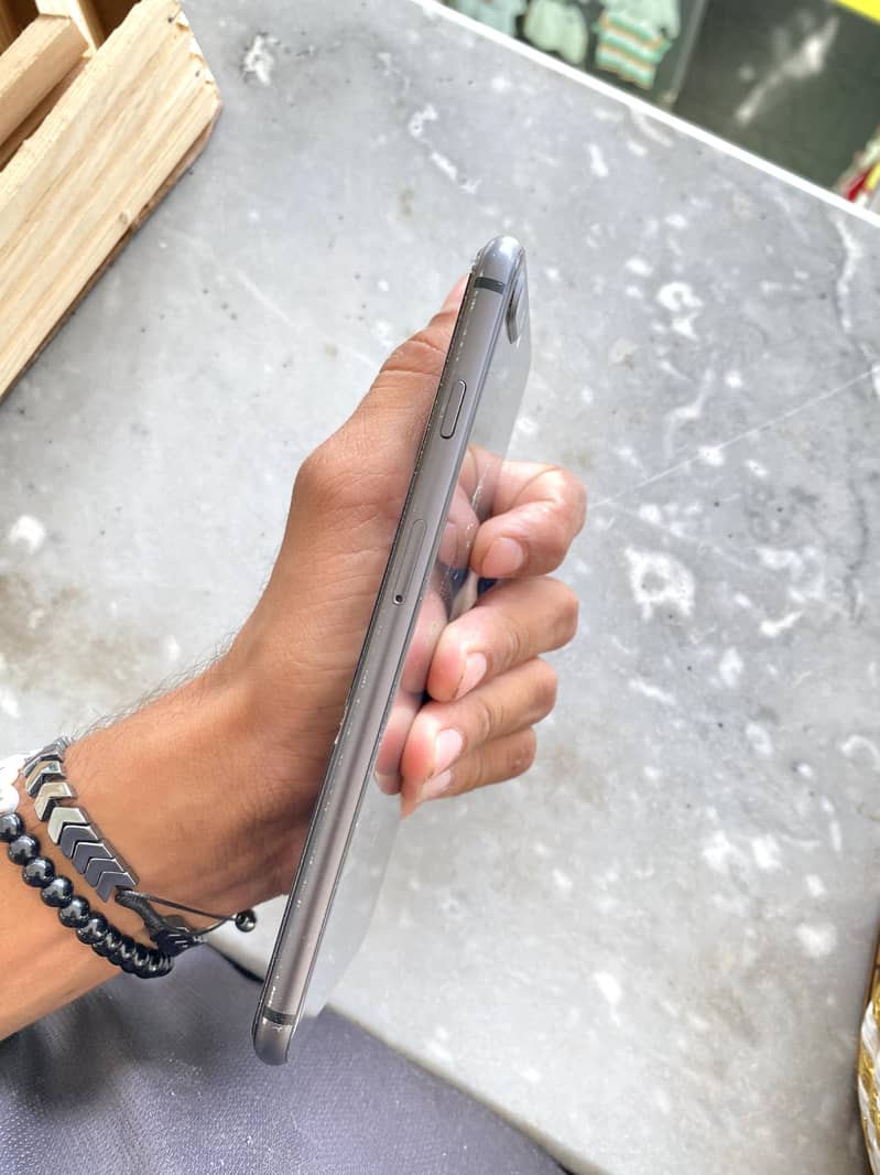 Apple iPhone 8 Plus 3