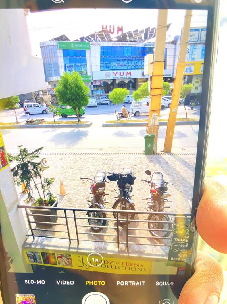 Apple iPhone 8 Plus 9