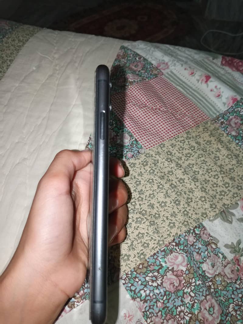 Apple iPhone 11 jv 3