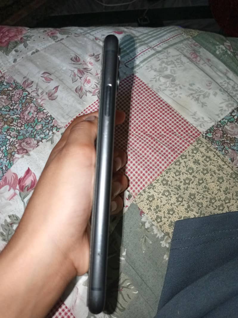 Apple iPhone 11 jv 4