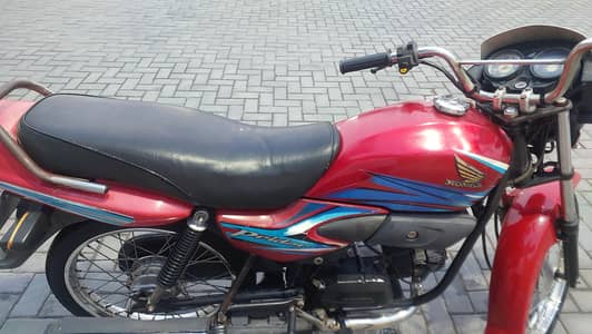 Honda pridor bike used colour red model 2017