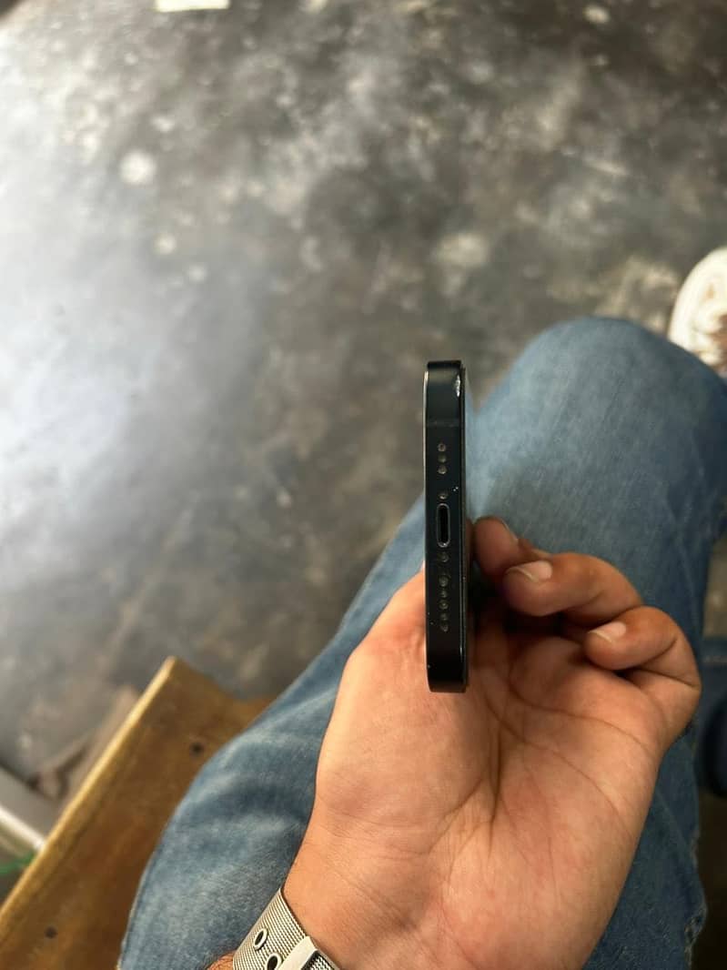 Apple iPhone 13 3