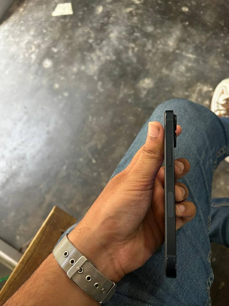 Apple iPhone 13 4