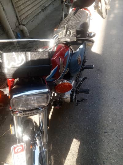 Honda 125 2 wheel bike