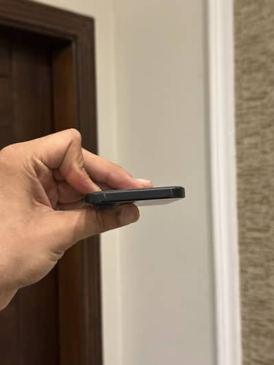 Apple iPhone 16