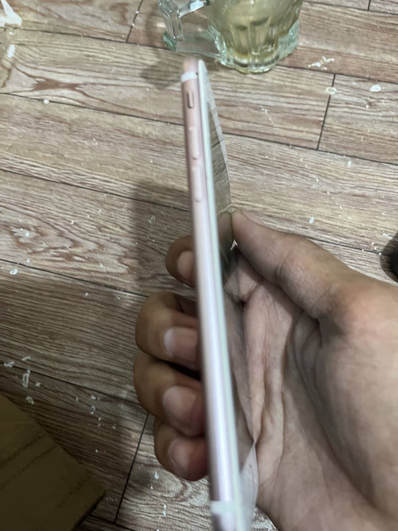 Apple iPhone 7 3