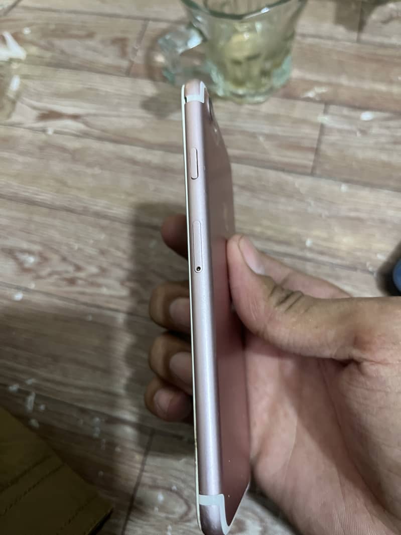 Apple iPhone 7 4