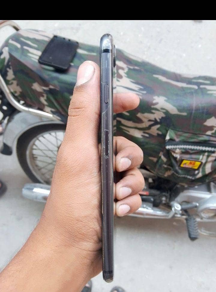Apple iPhone 8 Plus 2