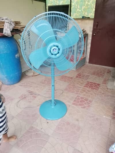 zaroorat h paison ki
