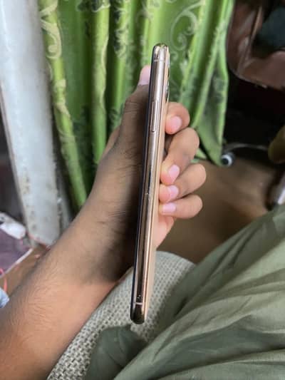 iPhone 11 Promax 64 GB factory unlock panel pr line ha back glas crack