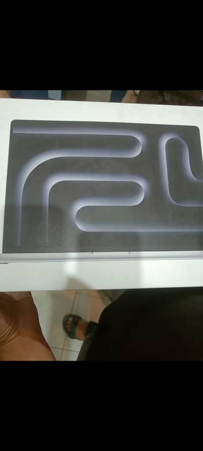 apple MacBook pro M4 max in 14" 36gb 1 TB SSD complete box 10/10
