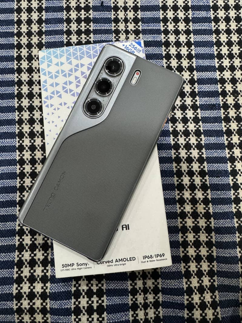 Tecno CAMON 40 Pro 1
