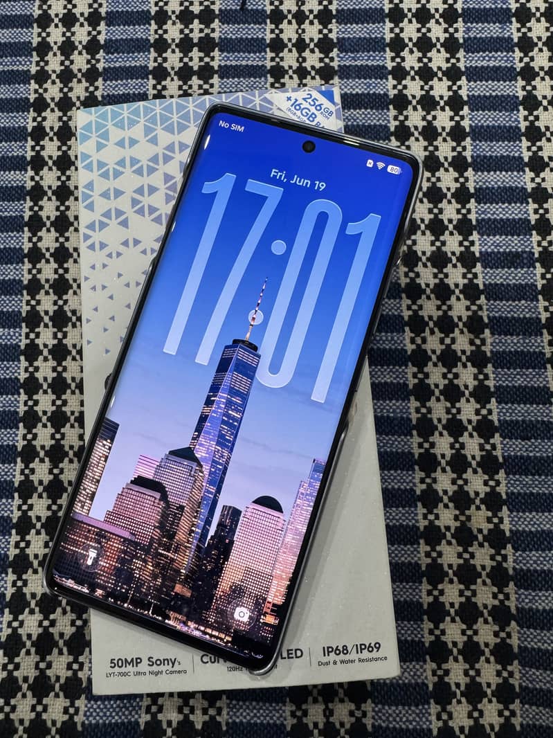 Tecno CAMON 40 Pro 4