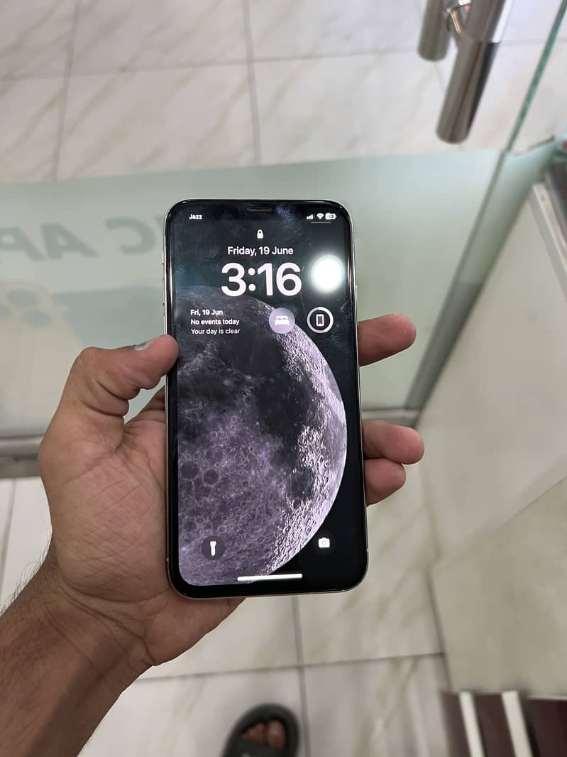 Apple iPhone X 3