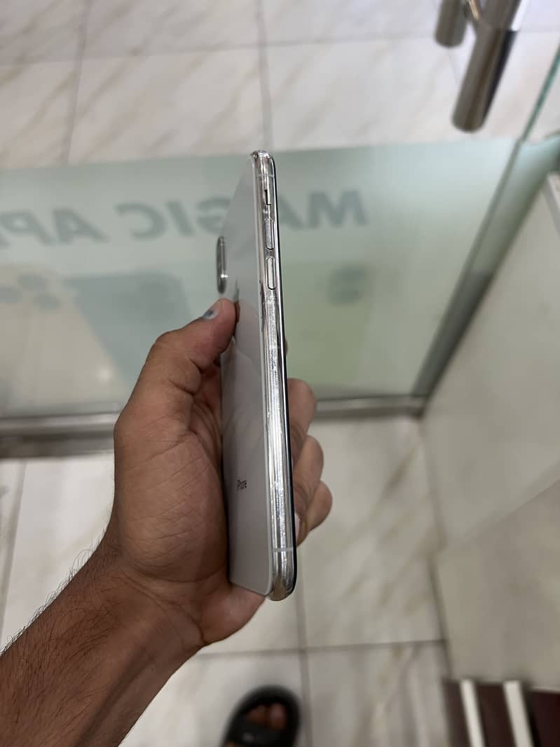 Apple iPhone X 5