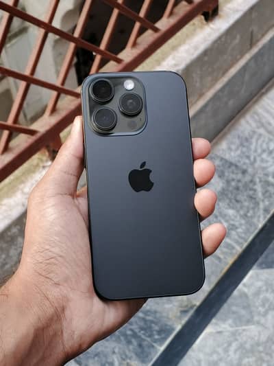 Apple iPhone 16 Pro jv
