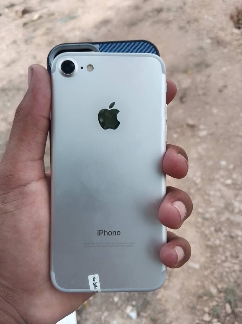 Apple iPhone 7 0