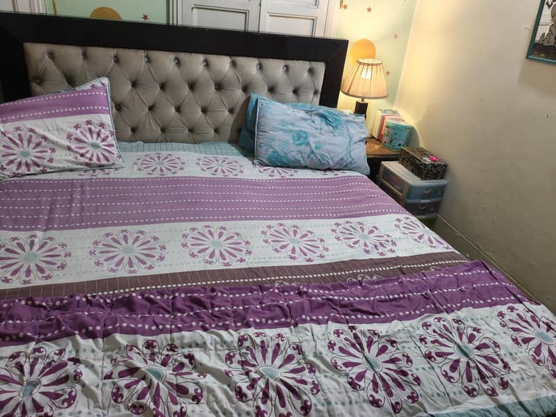bed set dressing mirror 1