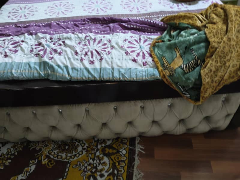 bed set dressing mirror 2