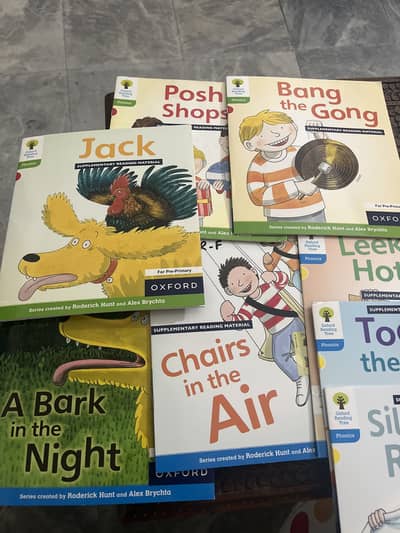 Kindergarten Oxford reading tree phonics set of 8 books