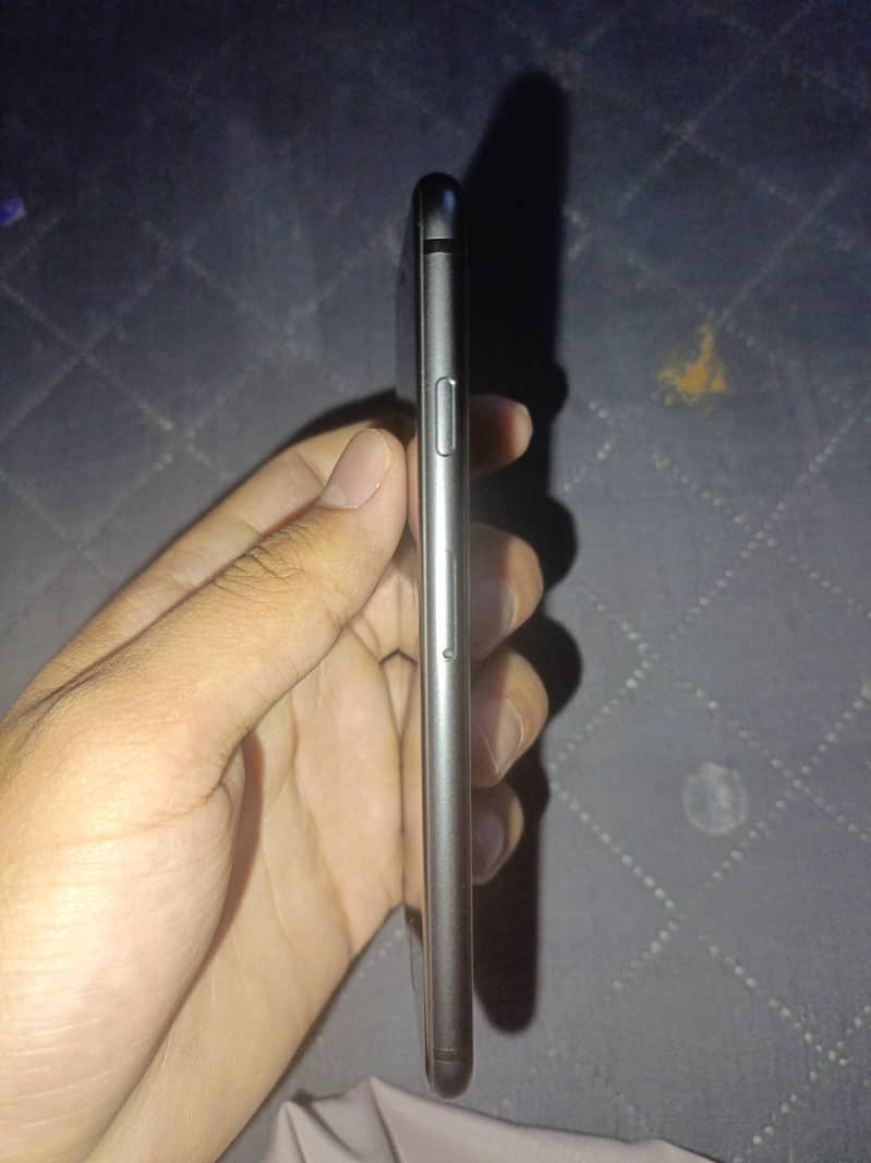 Apple iPhone 8 1