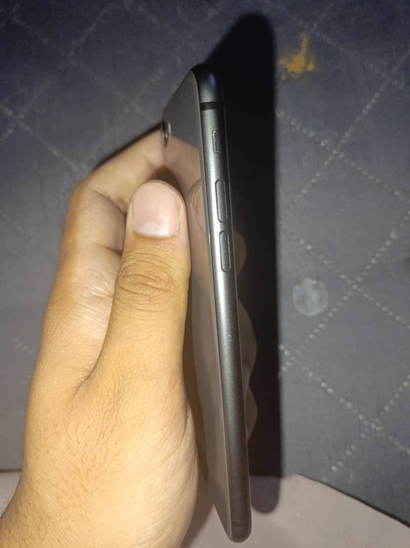 Apple iPhone 8 3