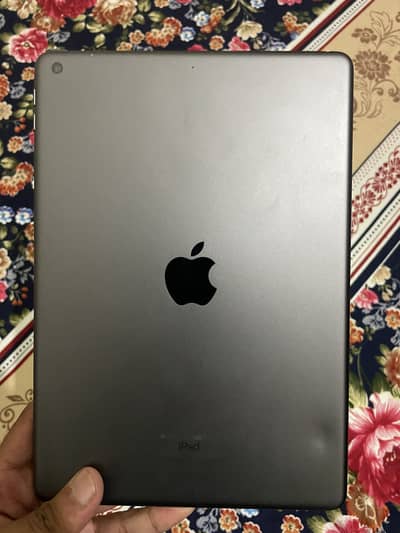Ipad 9th Gen 64GB Silver Gray 10/10 Condition