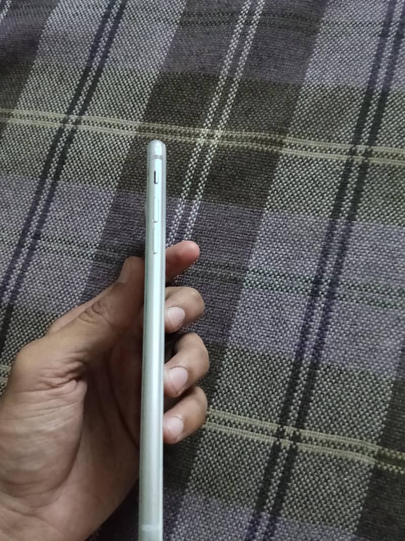 Apple iPhone 8 Plus 1
