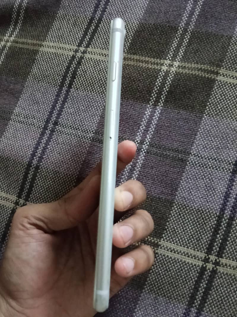Apple iPhone 8 Plus 3