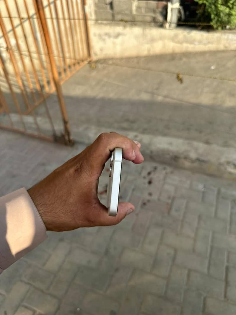 Apple iPhone 13 2