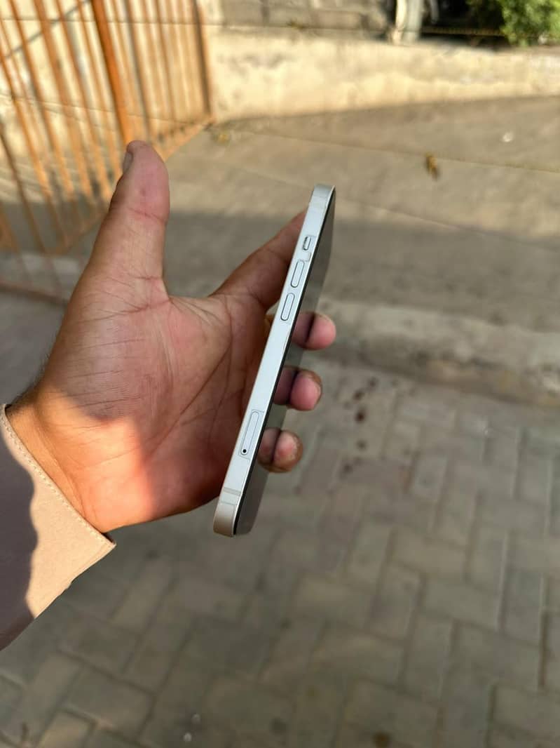Apple iPhone 13 5