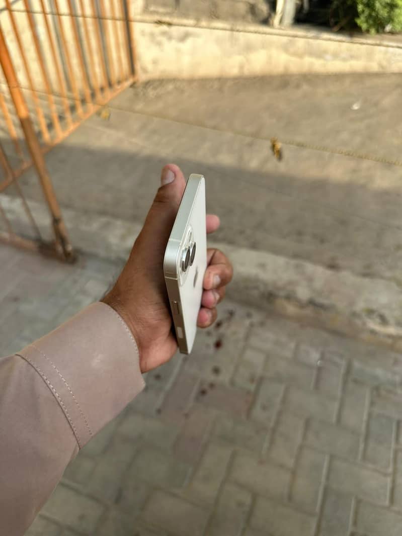 Apple iPhone 13 6
