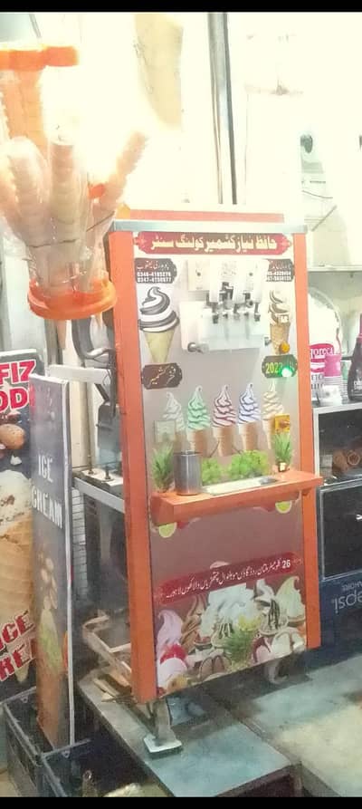 10/10con dition 2nd hand ice cream or softy machine