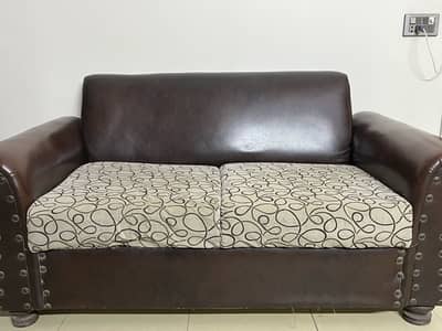 5 seater sofa set in good condition with 5 cushions