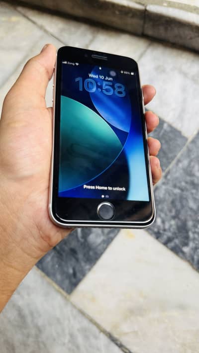 Apple iPhone SE 2020