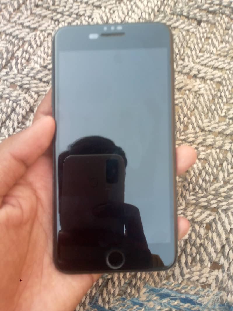 Apple iPhone 7 plus 0