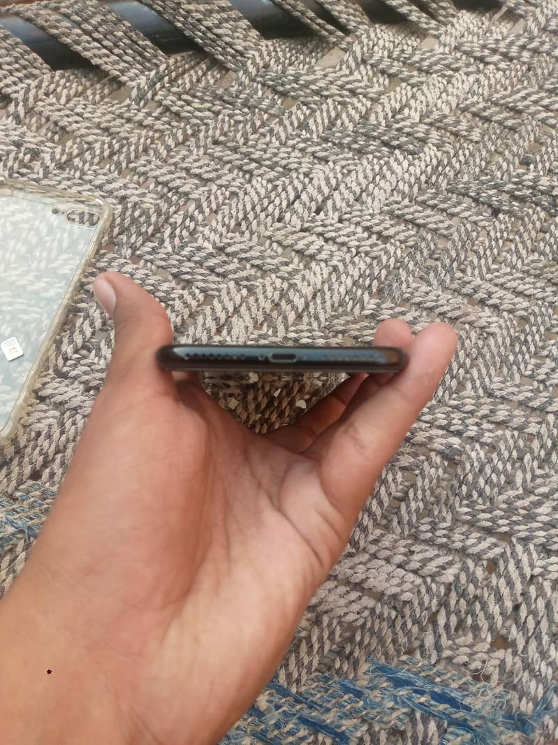 Apple iPhone 7 plus 2