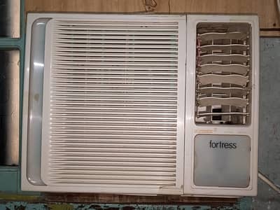 Midea 0.75 Ton Window AC