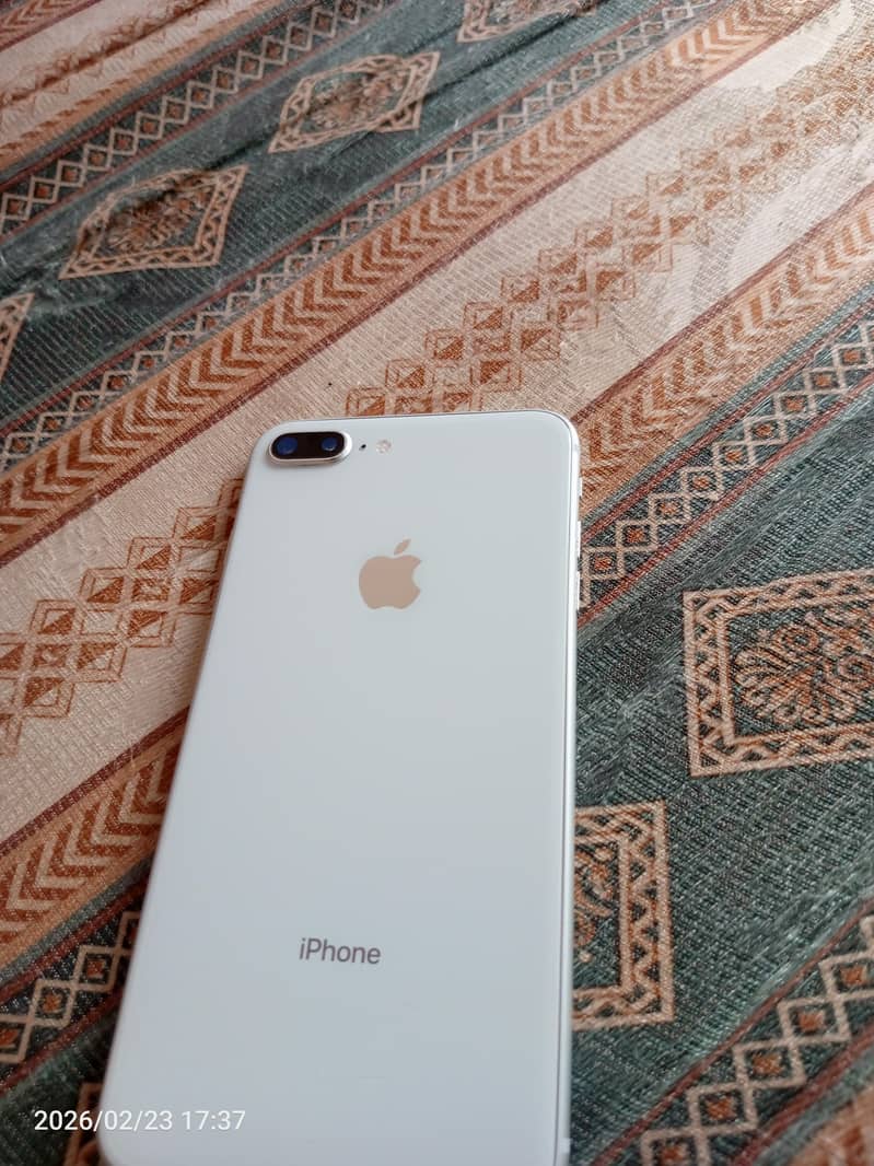 Apple iPhone 8 Plus 0