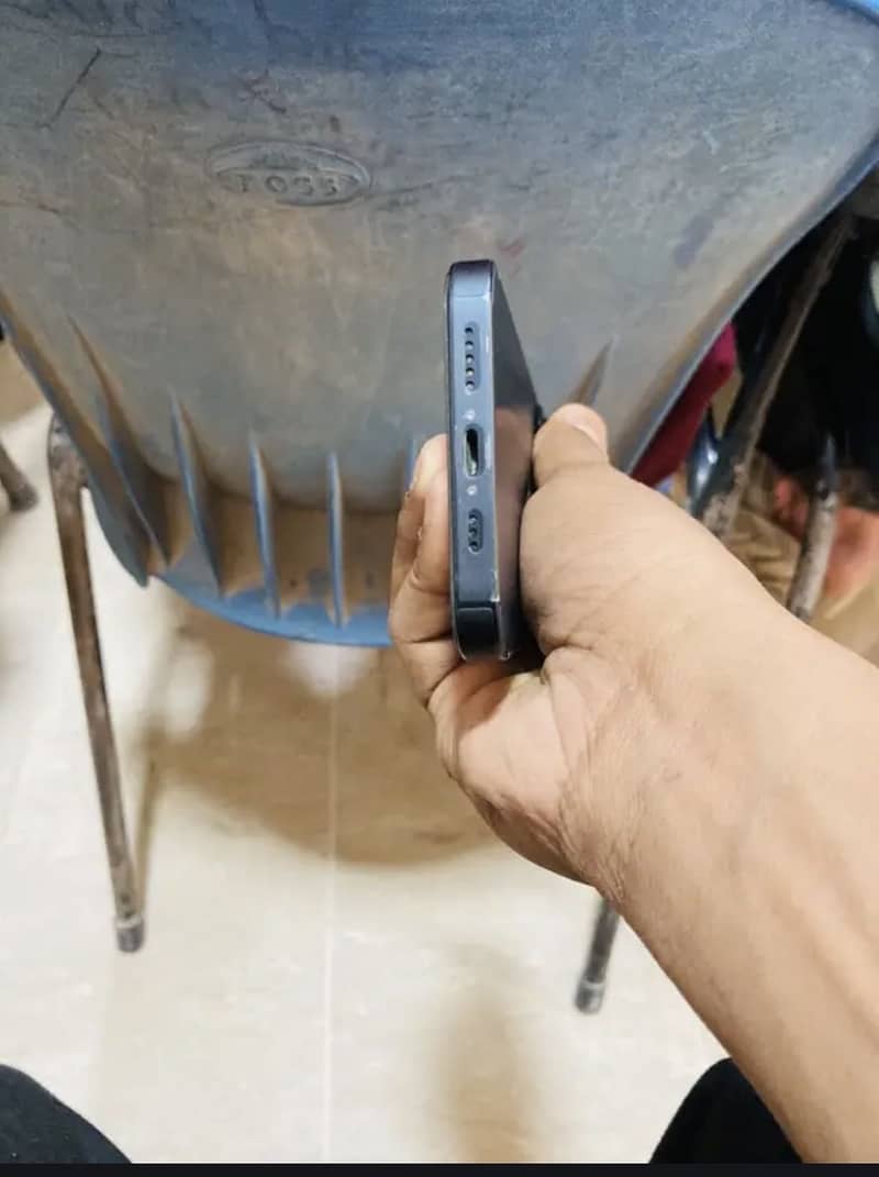 Apple iPhone 13 2