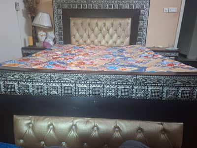bed with  side tqble