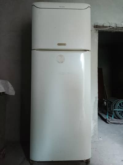 Ariston No Frost Fridge – Good Condition