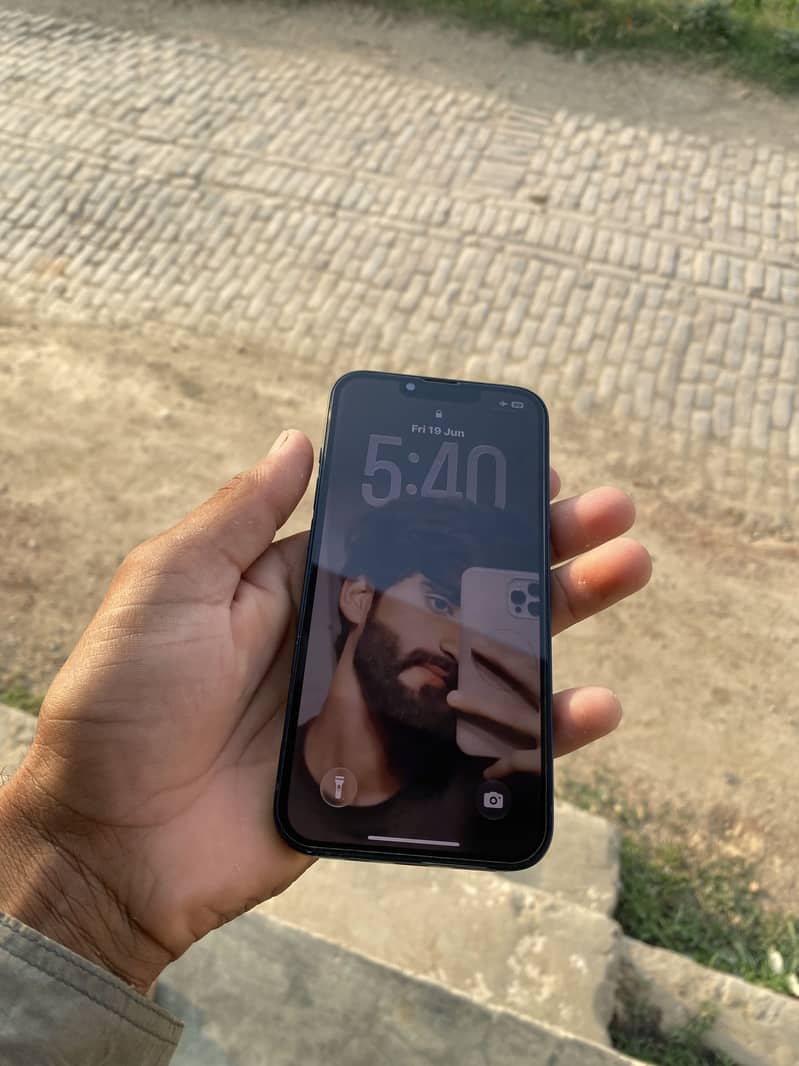 Apple iPhone 14 3